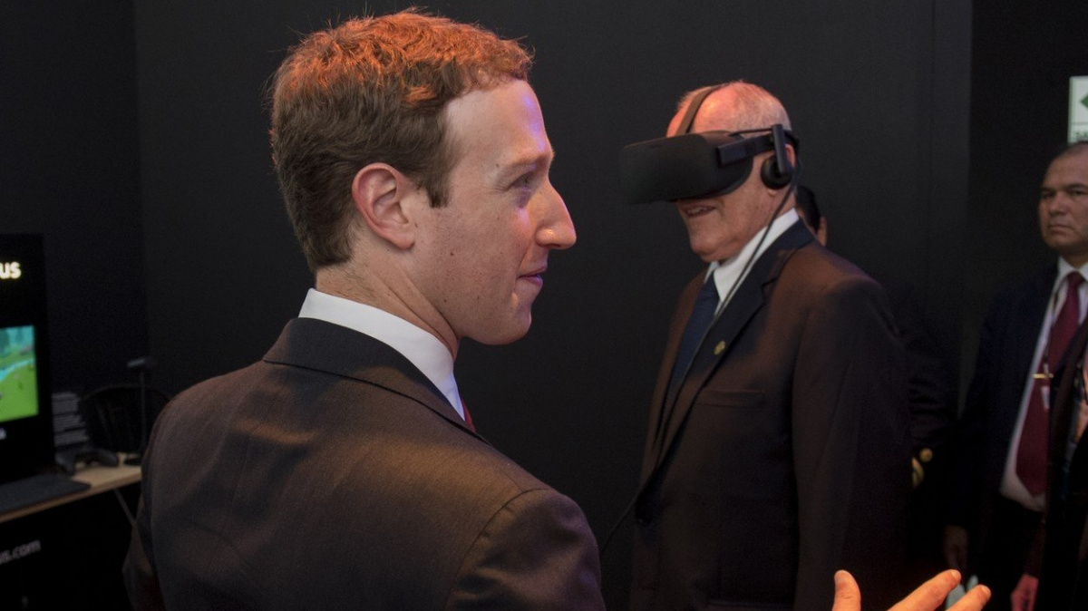 Facebook 'zradil' své uživatele. Pomohl tím Trumpovi v prezidentské kampani