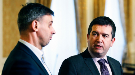 Komentář: Když se jde do vlády, létají třísky