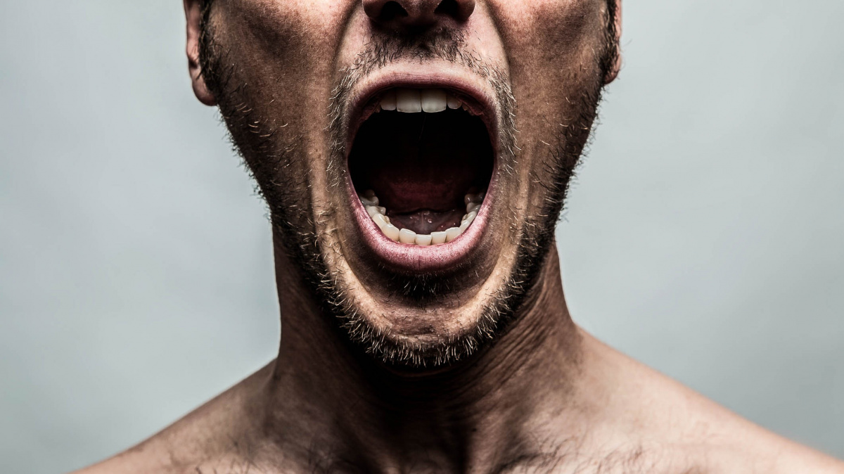 Nadávky prospívají tělu. Vědecké studie ukázaly, jak