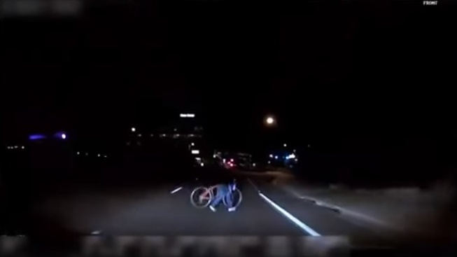 Auto bez řidiče srazilo chodkyni. Jak to, že ji nevidělo?