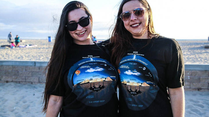 Země je prý placka a všechno, co nás o ní kdy učili, je jedno velké spiknutí!