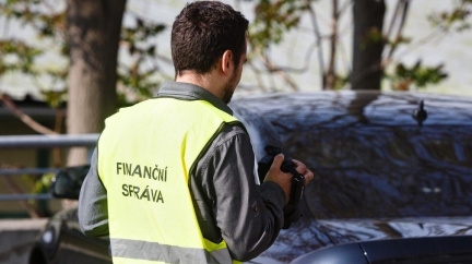 Policie obvinila jednatele firmy z kauzy zajišťovacích příkazů