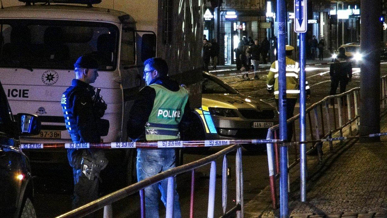 Rus zabíjel v Praze, soudce ho pustil na svobodu