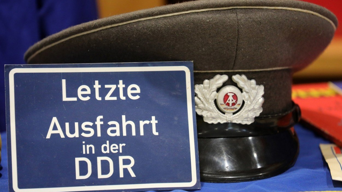 Fingovaná smrt dítěte a násilná adopce: Tak zametali komunisté se svými odpůrci