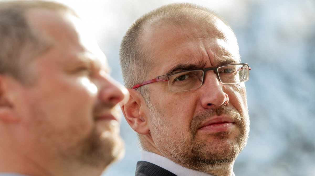 Rektor Bek kandiduje do Senátu, kdo ho podpoří?