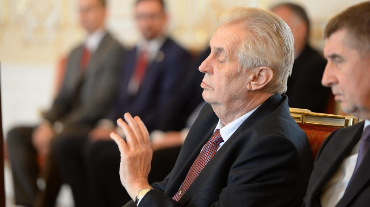 Jednejte o vládě s SPD a KSČM, doporučil Zeman Babišovi