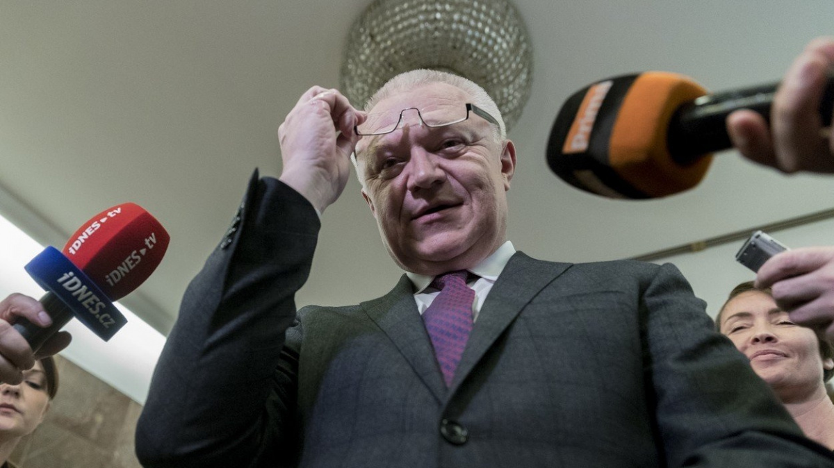 Pět ministrů ČSSD a nestraník na vnitru: Faltýnek 'hezkou' spekulaci popřel