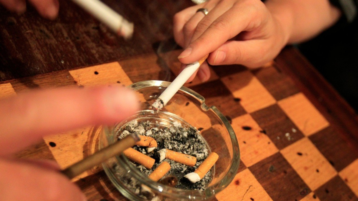 Cigarety se do hospod nevrátí, nad čím však ústavní soud přimhouřil oko?