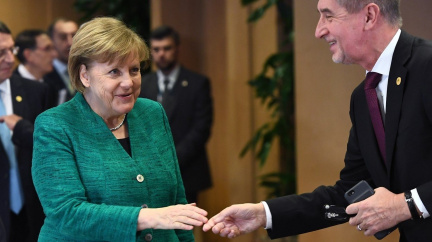 Komentář: Kdo nám zařizuje blahobyt: Merkelová, nebo Babiš?