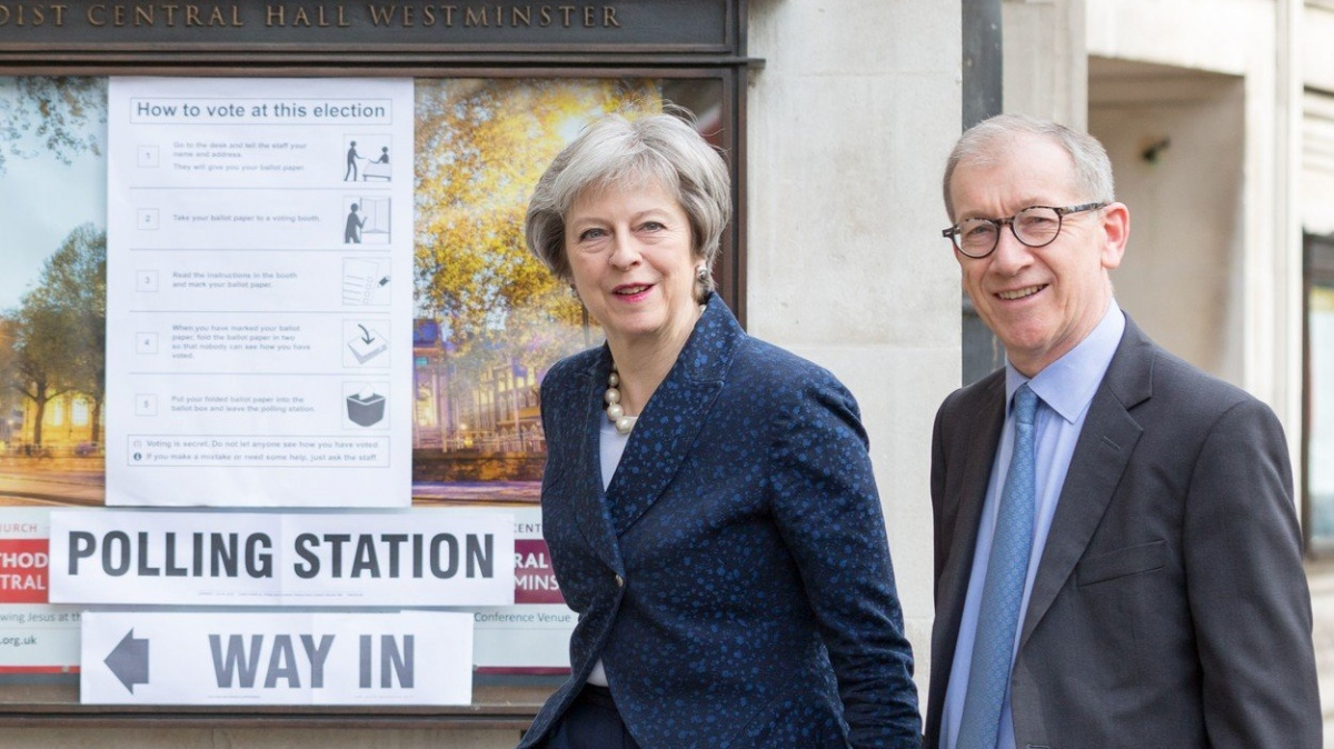 Regionální volby v Anglii smetly euroskeptiky a potěšily premiérku