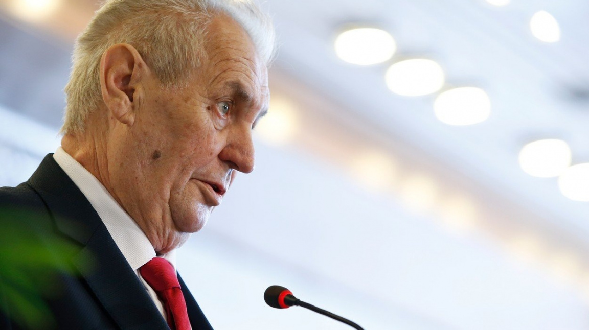 Zeman odmítl jmenovat šéfa BIS generálem. Prý kvůli zprávě o novičoku