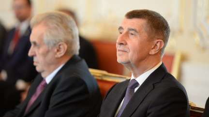 Jmenuji Babiše opět premiérem, hlásí Zeman. Referendum ČSSD je mu fuk