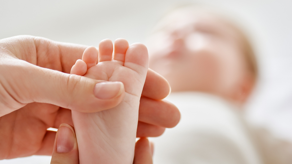 Ústavní soud se zastal chlapce přidušeného při porodu. Nemocnice vinu odmítá