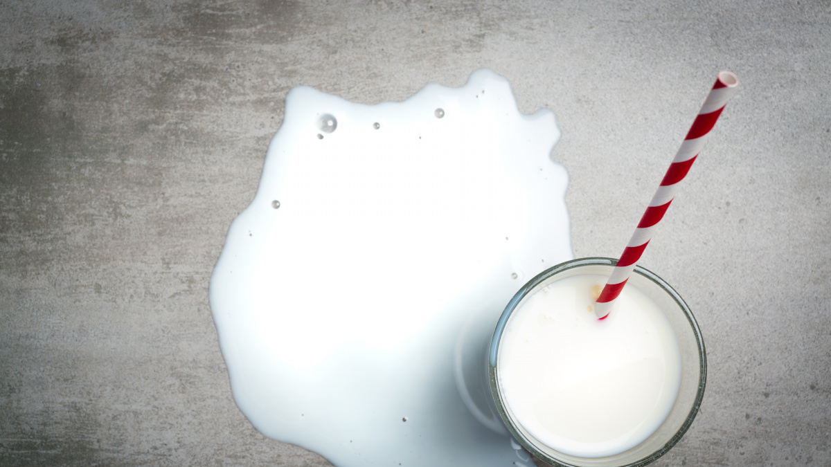 Brusel vyhlásil válku plastům. Chce skoncovat s brčky i nádobím na jedno použití