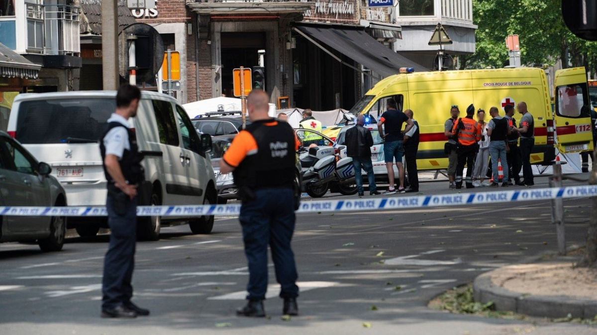Muž zabil v Belgii dvě policistky a mladíka. Měl propustku z vězení
