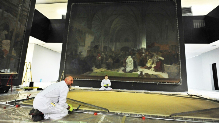 Slovanská epopej prý konečně našla svůj domov. Příprava spolkne stovky milionů