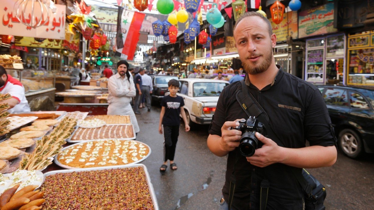 Asad je vyhnal bojovat za vládu. Teď armádu rozpouští a nucení vojáci neví, co dál