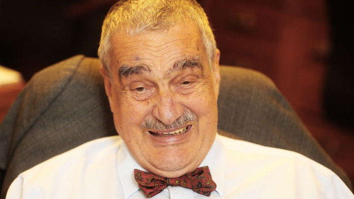 Jsem proti tomu urážet Ježíše, Mohameda či Buddhu, říká Karel Schwarzenberg