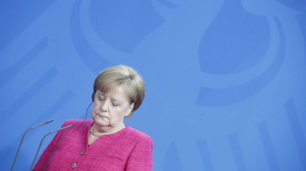 Aktualizováno: Pře o uprchlíky hýbe koalicí, hrozí její pád?