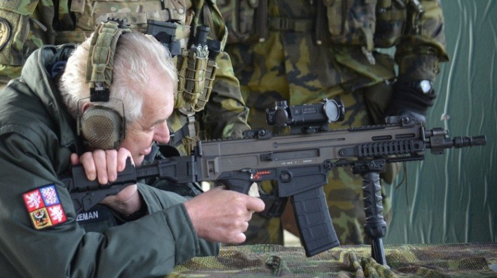 Mstitel Zeman se chystá odstřelit Pocheho