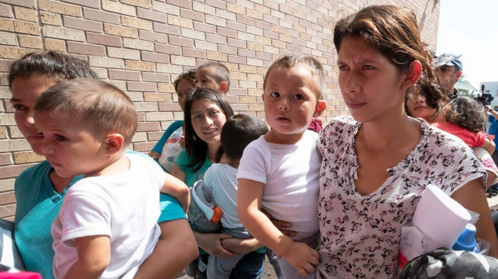 Jak plačící děti migrantů donutily dřevorubce Trumpa k ústupu