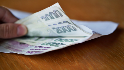 Životní úroveň si pochvaluje nejvíc Čechů za 19 let, kdo především?