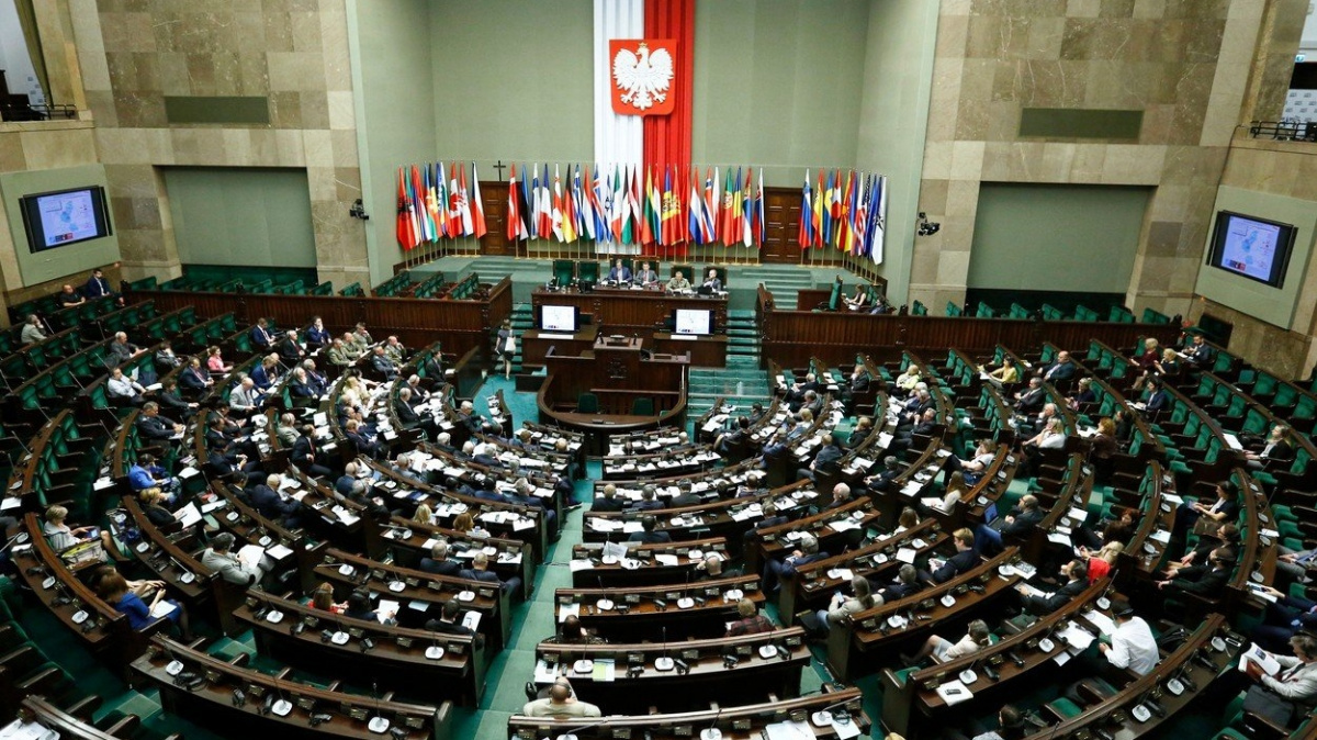 Polská vláda překvapila. Ze zákona o holokaustu mizí trest vězení