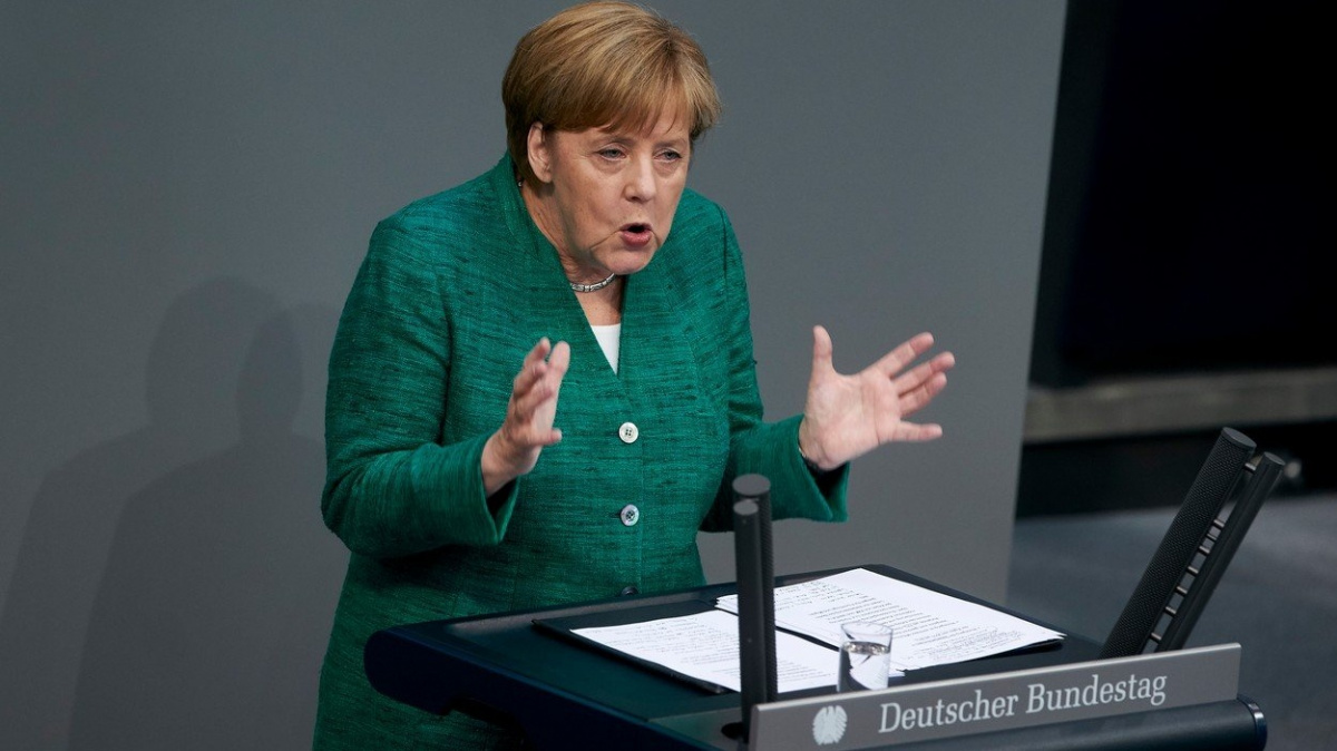 Dohoda s Českem o migrantech není, potvrdila Merkelová. Doma čelí ostré kritice