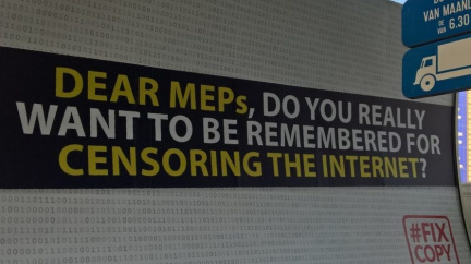 V Bruselu zuří boj o velké miliardy. Jde o autorská práva i zájmy gigantů jako Google a Facebook