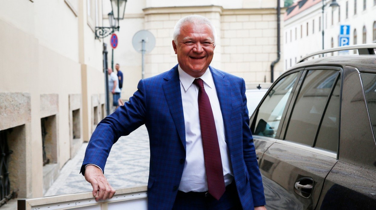 Jste mladí? Tak buďte zticha!