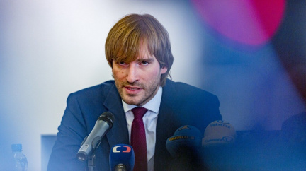 Čistka českého zdravotnictví pokračuje. Končí i stíhaný šéf Bulovky