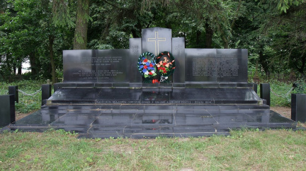 V ohni umíraly celé rodiny. Masakr Čechů na Volyni je dodnes záhadou