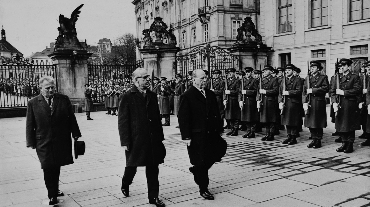 Nerozkradeš, budeš milovat socialismus a makat pro něj