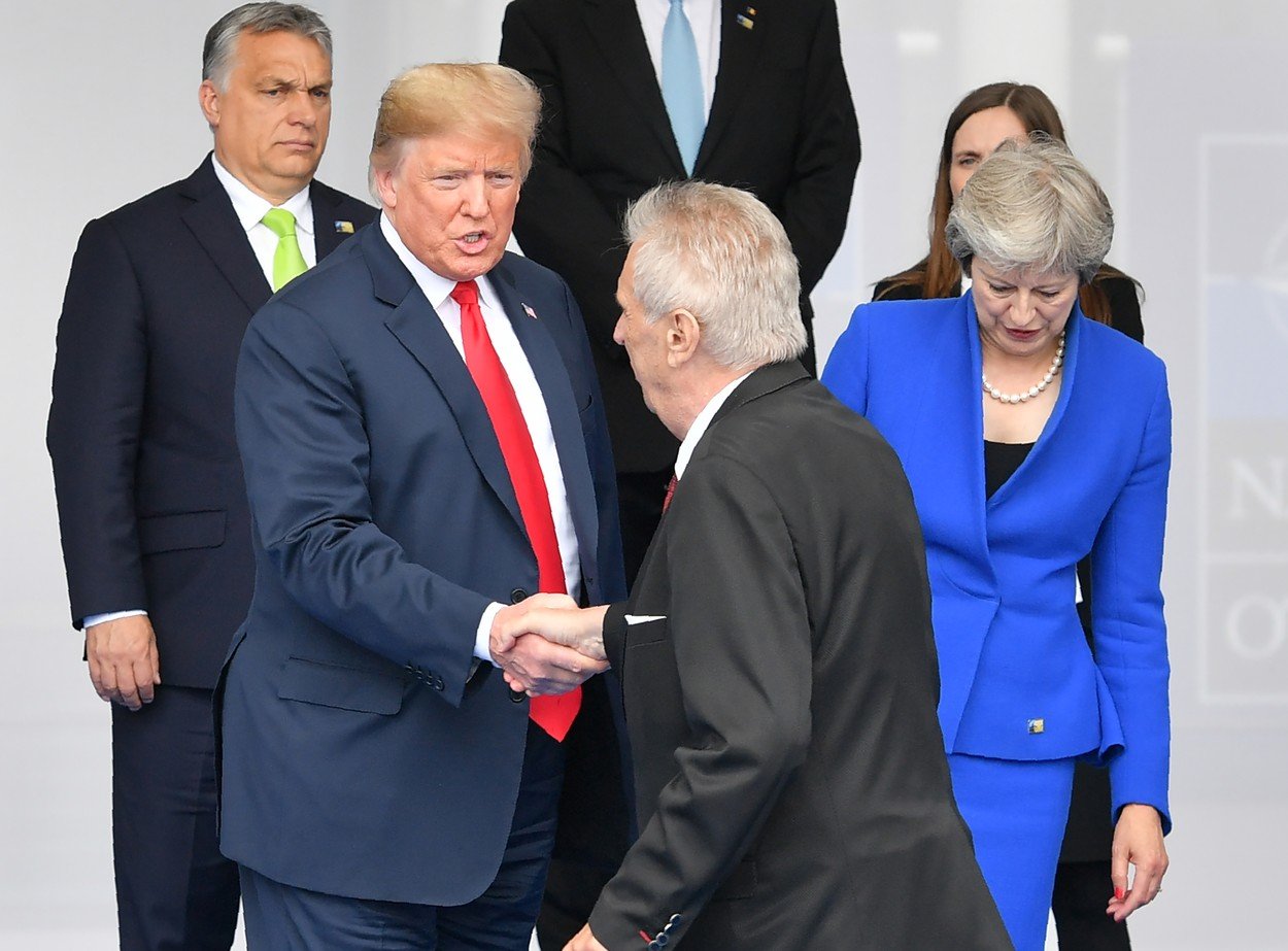 Mafián Trump vybírá výpalné. Po Česku chce 50 miliard