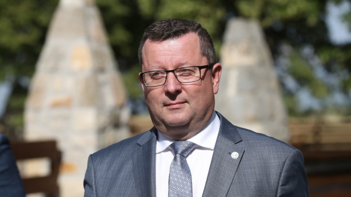 Tři až pět statečných: Hrdinové, nebo demoliční četa?