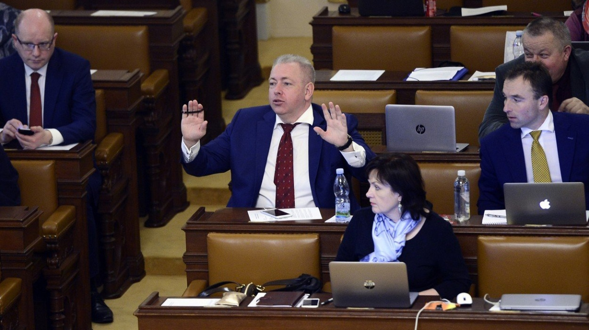 'Rebel' Chovanec nabídl rezignaci. Strana to zavrhla