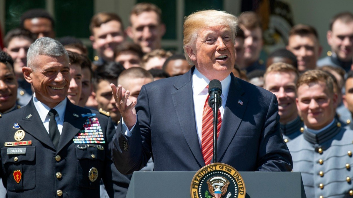 Trump chce kandidovat i za dva roky. Cítí se neporazitelně