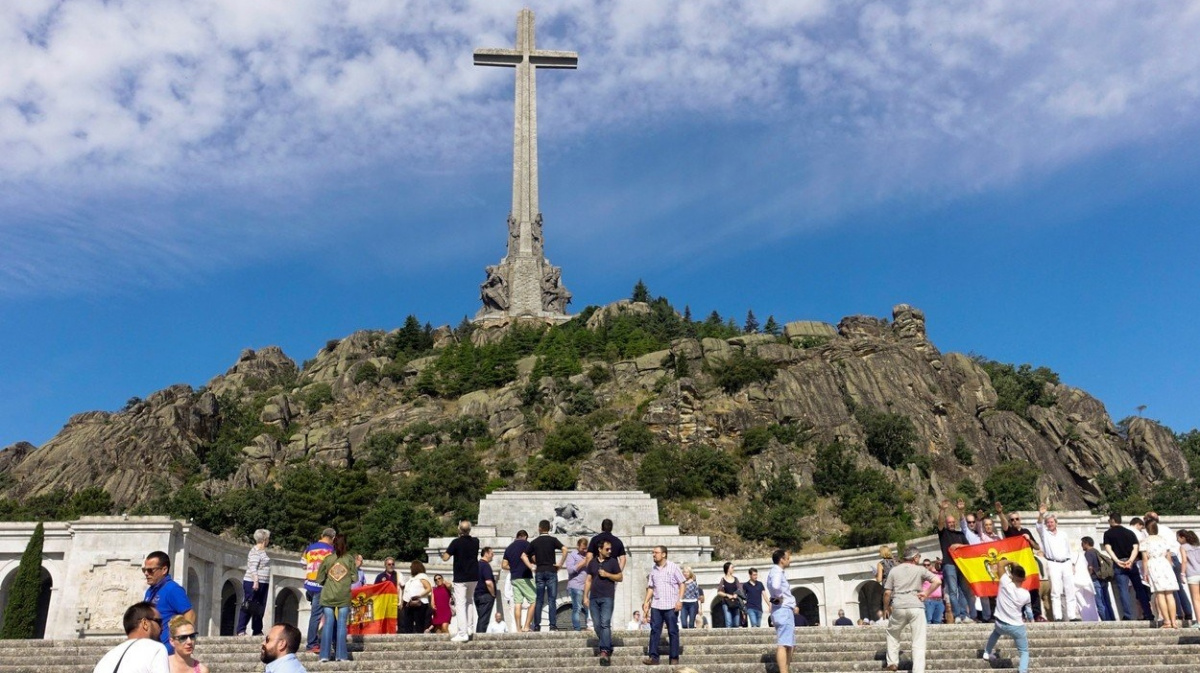 Smíme se v Evropě klanět fašistům pod mamutím křížem?