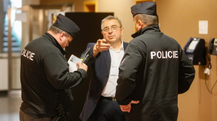 Aktualizováno: Extajemníka SPD stíhá policie. Ve sněmovně navrhoval střílet menšiny