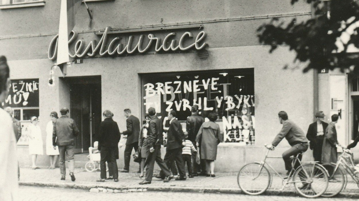 Každý třetí Čech neslyšel o únoru 1948, čtvrtina nezná ani srpnovou invazi 1968