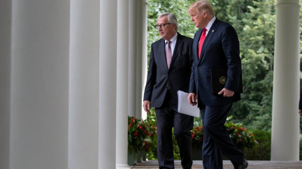 Schůzka Junckera a Trumpa: EU nakoupí víc sóji i zkapalněného plynu, nová cla nehrozí