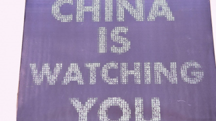 Ne každý zobe čínským byznysmenům z ruky - u sousedů je plácli přes prsty