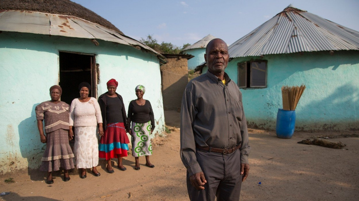 Proč ze společnosti vymizela polygamie?