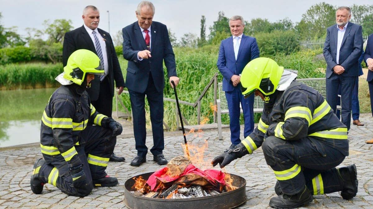 Dozvuky pálení trenýrek: Inspekce to řeší jako přestupek, kdo však nese odpovědnost?