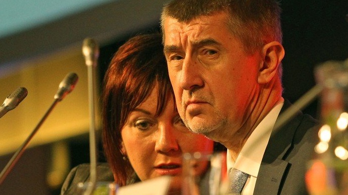 Babišovi chcípl pokusný kanárek, neziskovky se mohou radovat