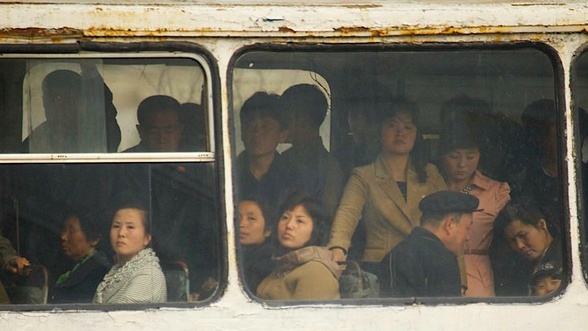 Tání v KLDR: V mobilech nejde internet, přesto je všichni chtějí. Severokorejci začínají žít komerčně