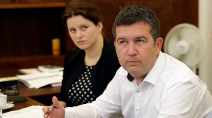 Aktualizováno: Minimální mzda má dosáhnout poloviny průměrné. Nezodpovědnost, volají zaměstnavatelé