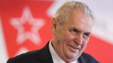 Komentář: Zeman mlčí ve chvíli, kdy by měl správný prezident promluvit