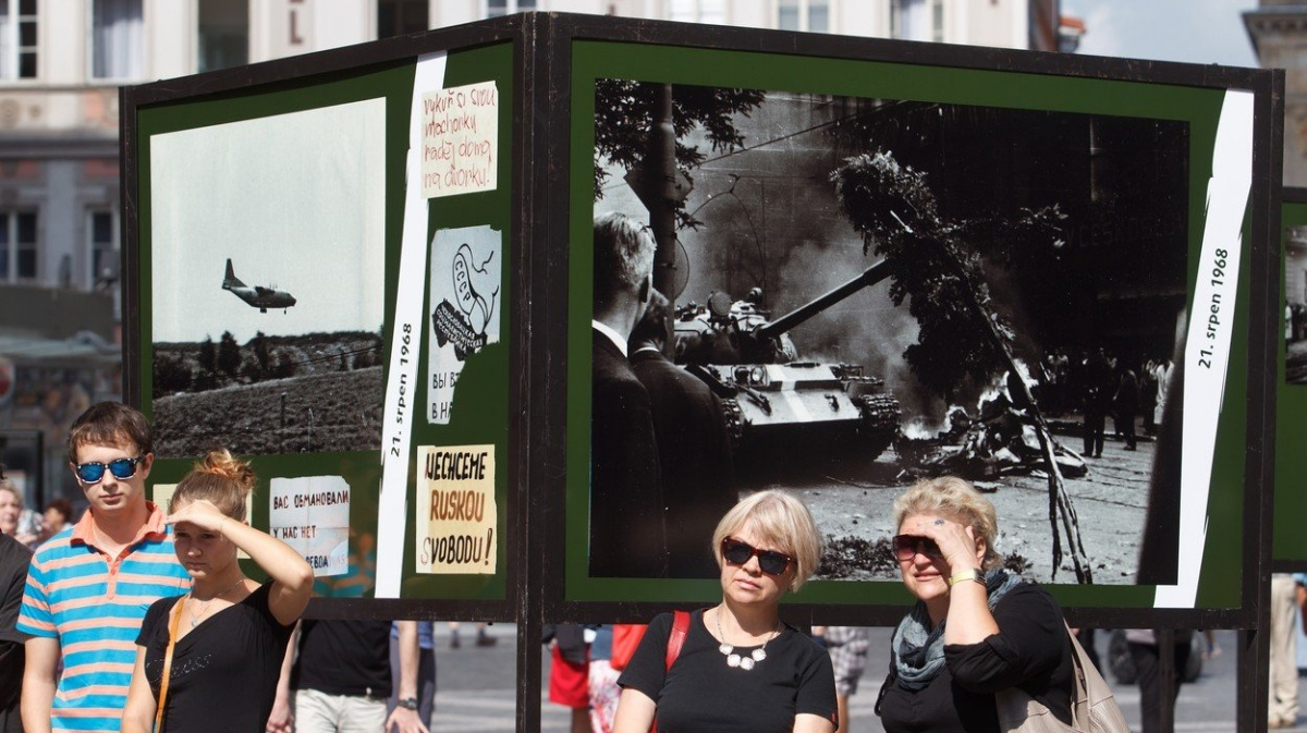Česko si připomíná 50 let od srpnové invaze. Babiše lidé vypískali