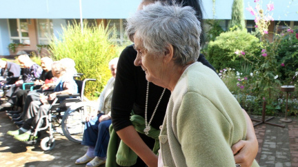 Důchody porostou všem penzistům, sněmovna schválila vládní novelu